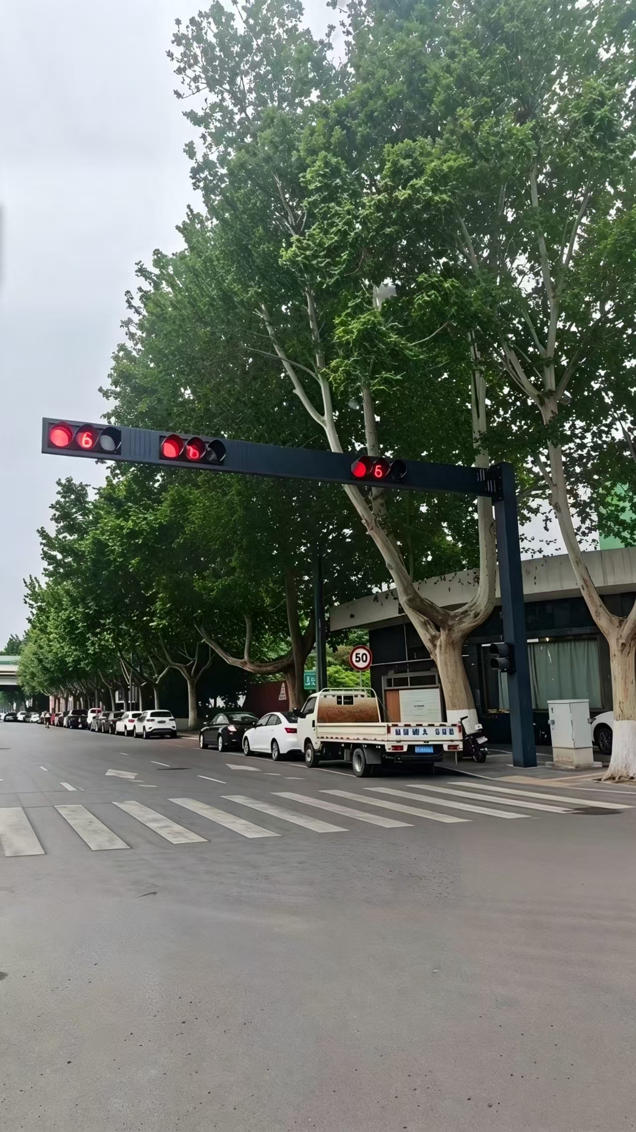 西安城市路口交通杆件升级｜一体化信号灯杆工程落地应